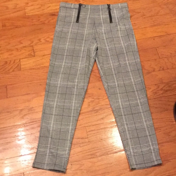 Polly & Esther Pants - NWT WOMEN’S BLACK & WHITE ANKLE PANTS